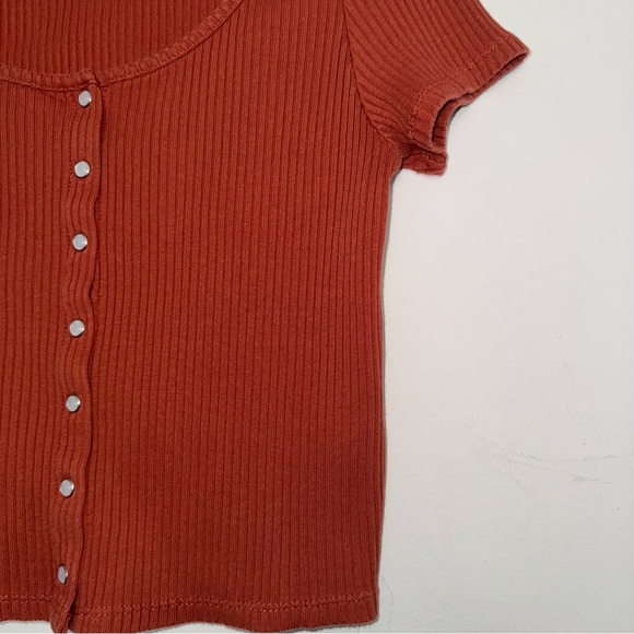 Levi’s Ribbed Button Up - Picture 2 of 10